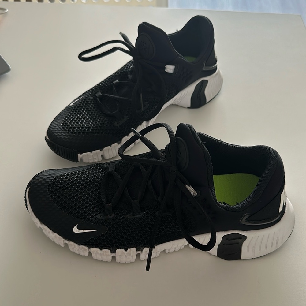 Nike Free Metcon 4 "Black-White" sneakers